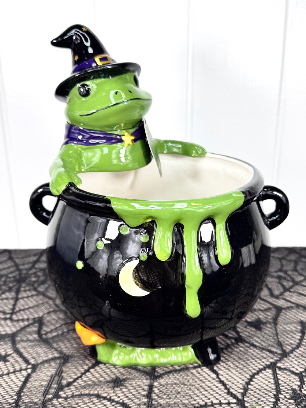 NEW Haunted Halloween Wizard Frog Cauldron Halloween Decor